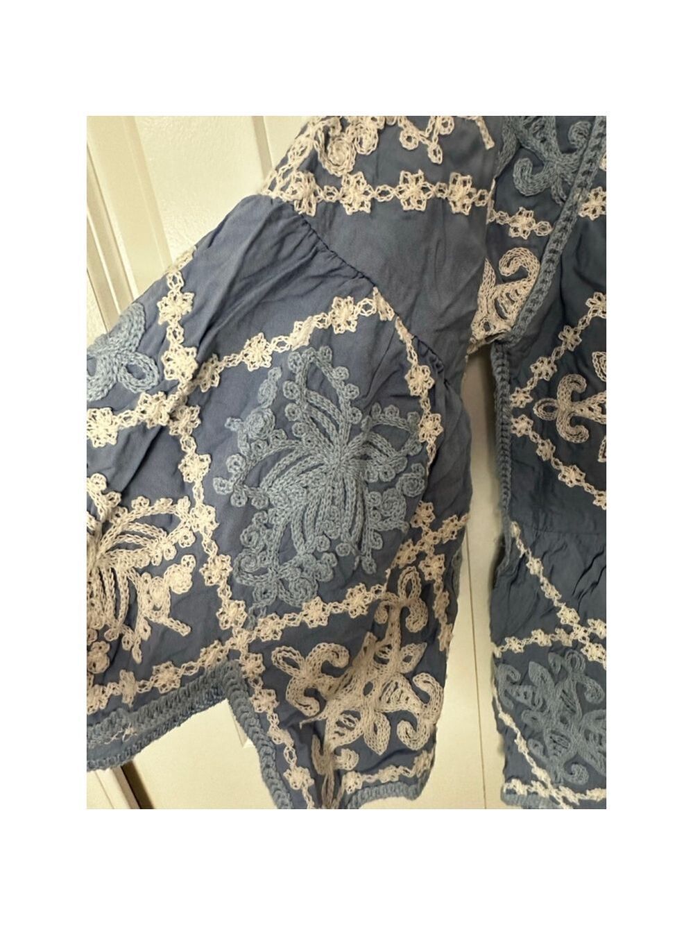 Kindred Blue White Embroidered Blouse Size M - Picture 4 of 9